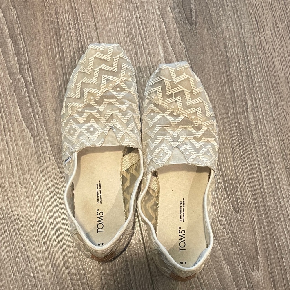 TOMS Women's Beige Zigzag Flats